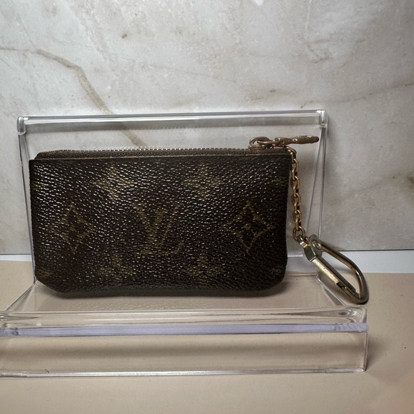 Louis Vuitton Brown Monogram Key Cles Holder - Picture 11 of 12